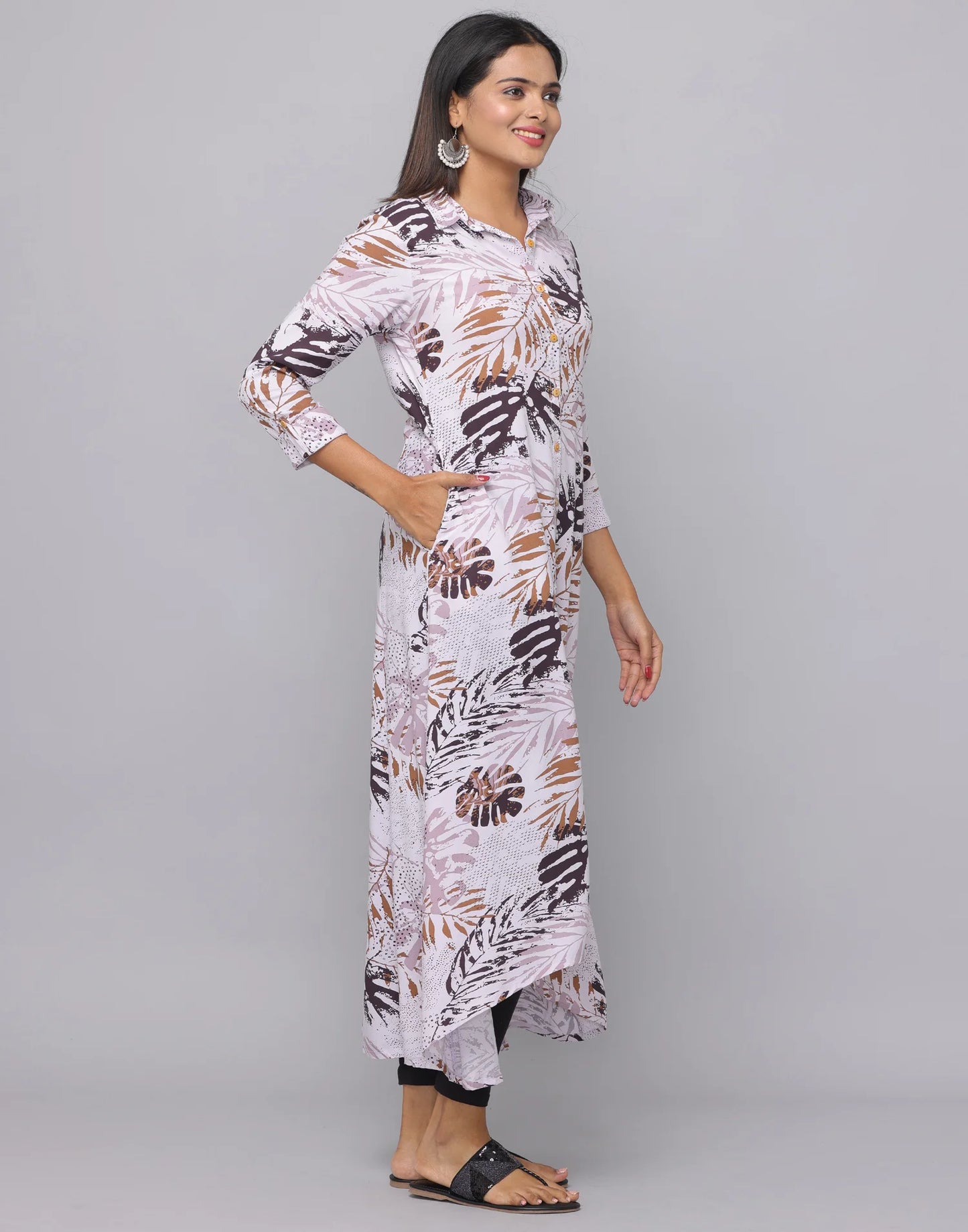 Floral Print Slim Fit Front Open Placket 3/4th Sleeve Kurta With Side Pockets