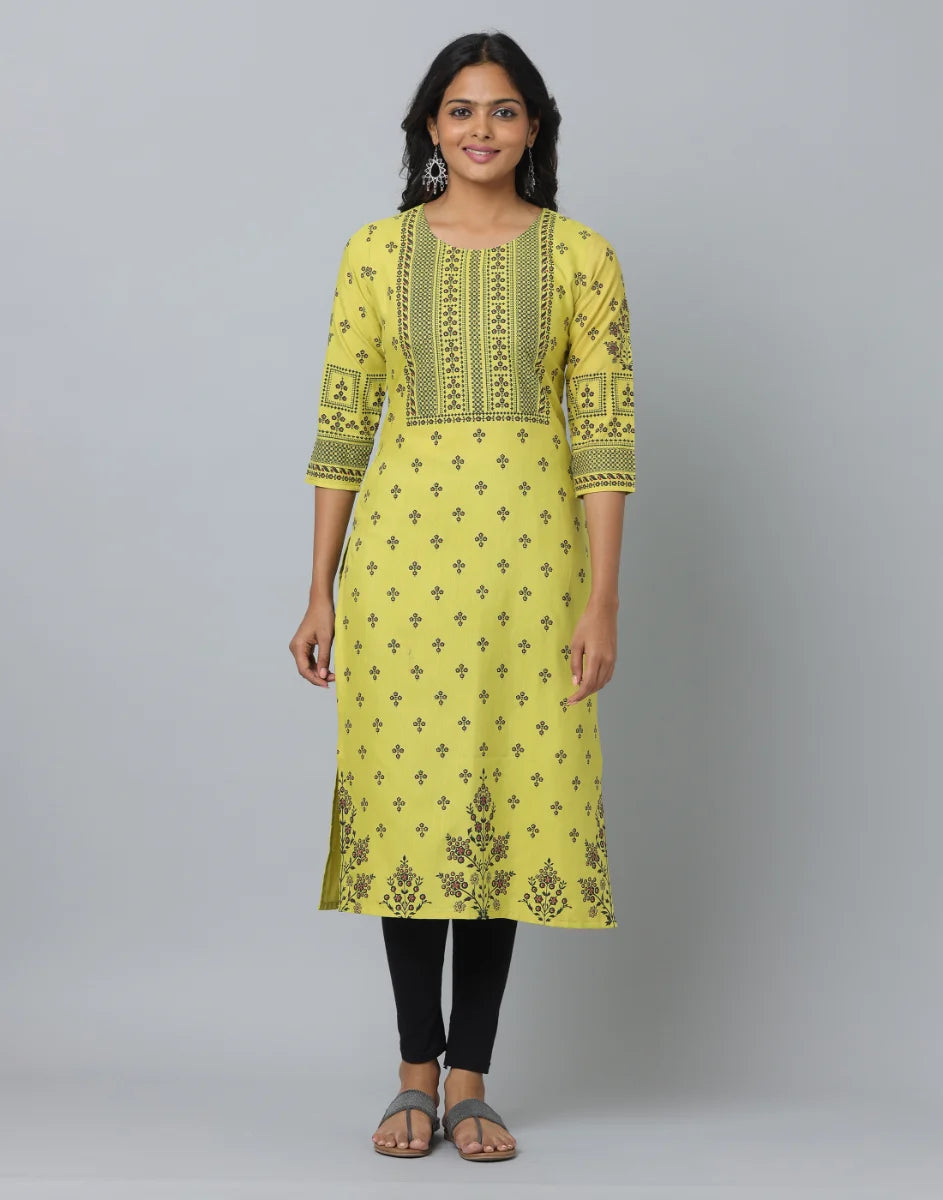 Floral Print Slim Fit 3/4th Sleeve Kurta