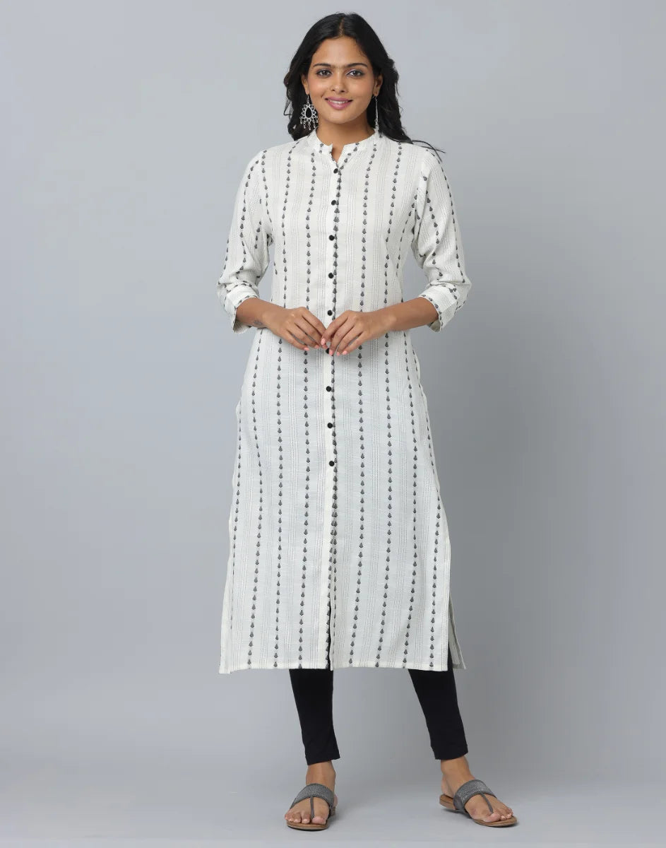 Straight Cut Mandarin Collar Kurta With 3/4 sleeve