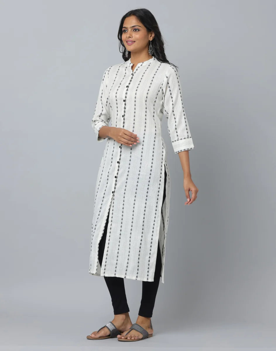 Straight Cut Mandarin Collar Kurta With 3/4 sleeve