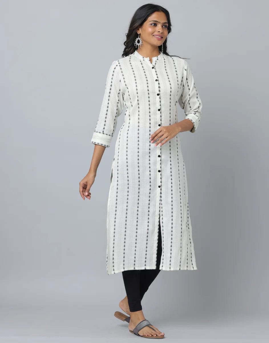 Straight Cut Mandarin Collar Kurta With 3/4 sleeve