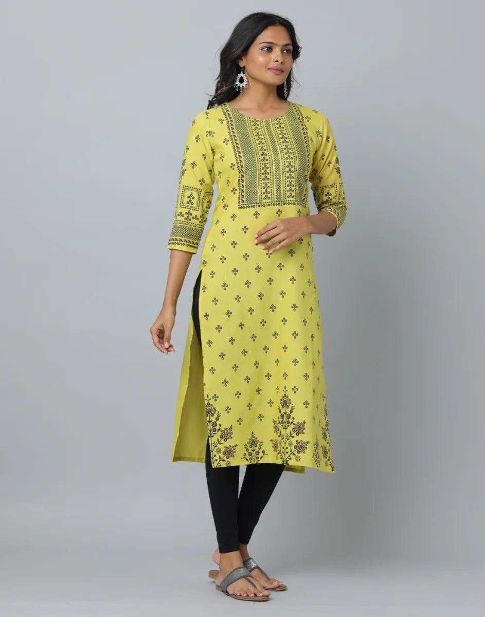 Floral Print Slim Fit 3/4th Sleeve Kurta