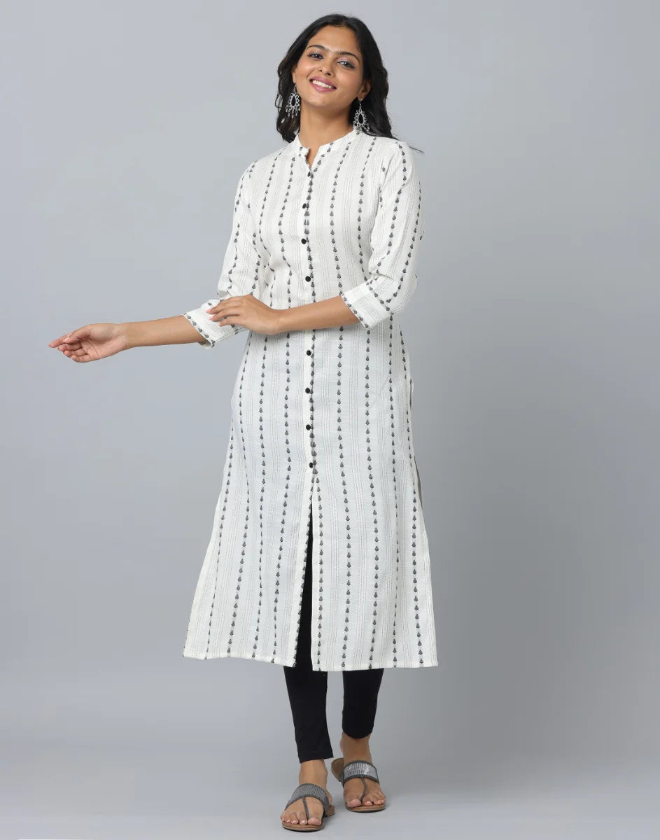 Straight Cut Mandarin Collar Kurta With 3/4 sleeve